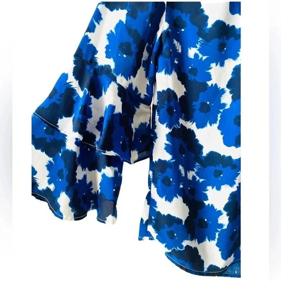 BANANA REPUBLIC | Blue & White Flowered Blouse Ruffled with Bellsleeves Size XS - Picture 3 of 6